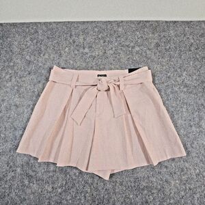 NWT SOHO Apparel Shorts Women 12 Light Pink Polka Dot Tie Pleated Front Pockets